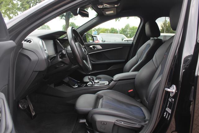 BMW 1-SERIE 118i Business Ed. M Sport / Camera / Navigatie / Half leder / 17'' / Sportstoelen / CarPlay / Cruise Control