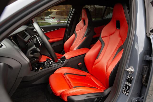 BMW 1-SERIE M135i xDrive High Executive 306pk , Harman/Kardon, Head-up display, Sfeerverlichting