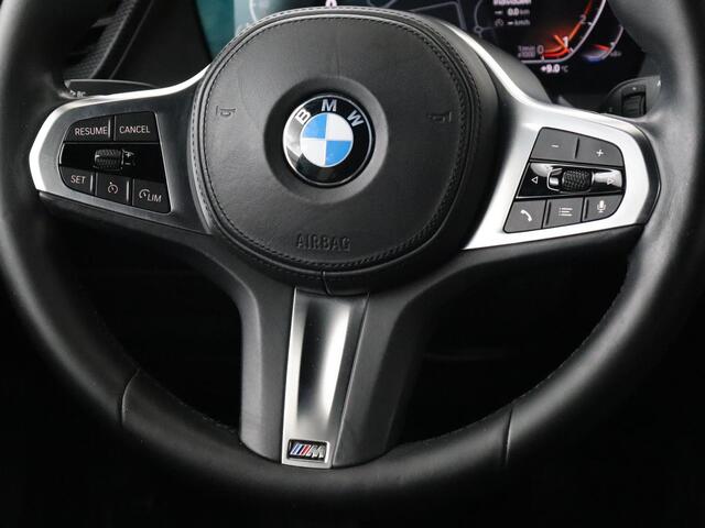 BMW 1-SERIE 118i Executive | Sport Line | Camera | Carplay | Sportstoelen | Live Cockpit | Navigatie | Full LED | Climate control | Sfeerverlichting | Cruise control | Park Assist | Bluetooth | Getint glas