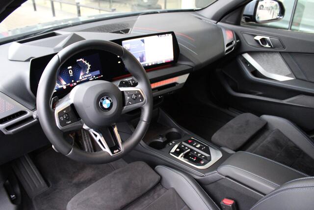 BMW 1-SERIE 120 M Sport Automaat / Sportstoelen / M Adaptief onderstel / Comfort Access / Adaptieve LED / Parking Assistant Plus / Head-Up / Live Cockpit Professional