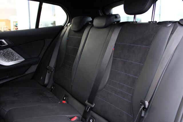 BMW 1-SERIE 120 M Sport Automaat / Sportstoelen / M Adaptief onderstel / Comfort Access / Adaptieve LED / Parking Assistant Plus / Head-Up / Live Cockpit Professional