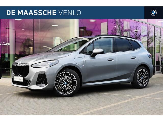 BMW 2-SERIE Active Tourer 225e xDrive High Executive M Sport Automaat / Panoramadak / Trekhaak / Sportstoelen / Adaptieve LED / M Adaptief onderstel / Parking Assistant Plus / Head-Up