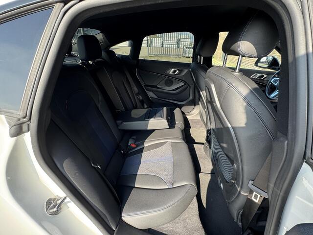 BMW 2-SERIE GRAN COUPÉ 220I HIGH EXECUTIVE I M-SPORT I DEALER ONDERHOUDEN I APPLE CARPLAY I STOEL/STUURVERWARMING