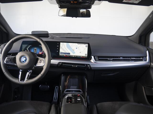 BMW 2-SERIE Active Tourer 225e xDrive | M Sport Pakket | Innovation Pack | 18" | Head-Up Display | Verwarmd Stuurwiel | Trekhaak