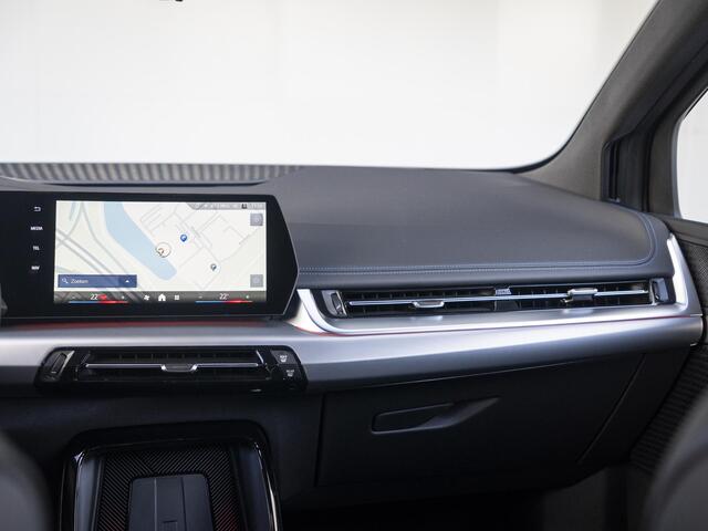 BMW 2-SERIE Active Tourer 225e xDrive | M Sport Pakket | Innovation Pack | 18" | Head-Up Display | Verwarmd Stuurwiel | Trekhaak