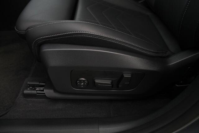 BMW 2-SERIE Active Tourer 225e xDrive High Executive M Sport Automaat / Panoramadak / Trekhaak / Sportstoelen / Stoelverwarming / Adaptieve LED / Harman Kardon / Head-Up / Parking Assistant Plus