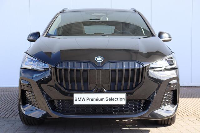 BMW 2-SERIE Active Tourer 225e xDrive M Sportpakket/ Premium Pack/ Stuurverwarming/ Comfort Acces/ Elektrische Trekhaak/ Panoramadak/ Harman-Kardon