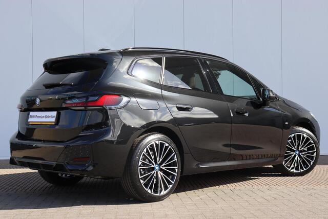 BMW 2-SERIE Active Tourer 225e xDrive M Sportpakket/ Premium Pack/ Stuurverwarming/ Comfort Acces/ Elektrische Trekhaak/ Panoramadak/ Harman-Kardon