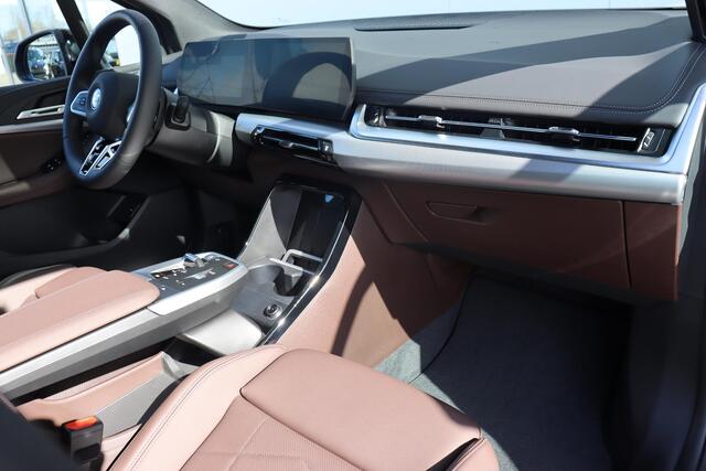 BMW 2-SERIE Active Tourer 225e xDrive M Sportpakket/ Premium Pack/ Stuurverwarming/ Comfort Acces/ Elektrische Trekhaak/ Panoramadak/ Harman-Kardon