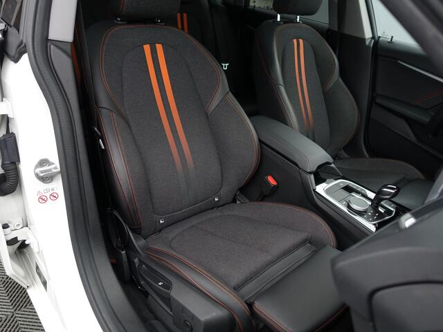 BMW 2-SERIE Gran Coupé 218i M Executive Edition Aut- Panoramadak, Stuur/Stoelverwarming, Sfeerverlichting, Carplay, Sport Interieur