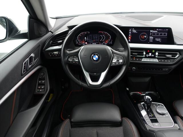 BMW 2-SERIE Gran Coupé 218i M Executive Edition Aut- Panoramadak, Stuur/Stoelverwarming, Sfeerverlichting, Carplay, Sport Interieur