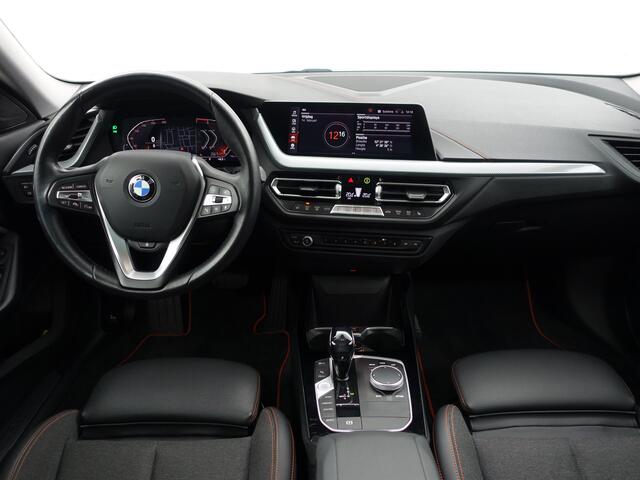 BMW 2-SERIE Gran Coupé 218i M Executive Edition Aut- Panoramadak, Stuur/Stoelverwarming, Sfeerverlichting, Carplay, Sport Interieur