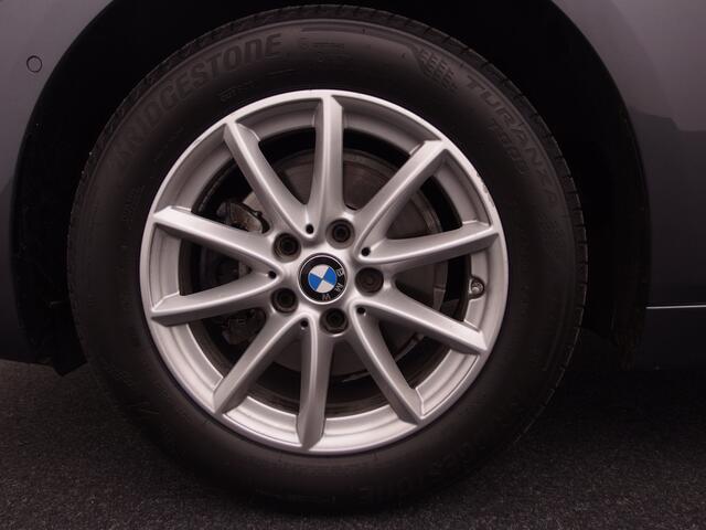BMW 2-SERIE Active Tourer 216i Centennial High Executive TREKHAAK / STOELVERW / NAVI / CLIMA / PDC / FULL LED / NL-AUTO