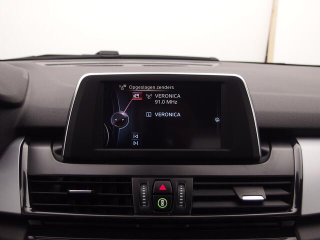 BMW 2-SERIE Active Tourer 216i Centennial High Executive TREKHAAK / STOELVERW / NAVI / CLIMA / PDC / FULL LED / NL-AUTO