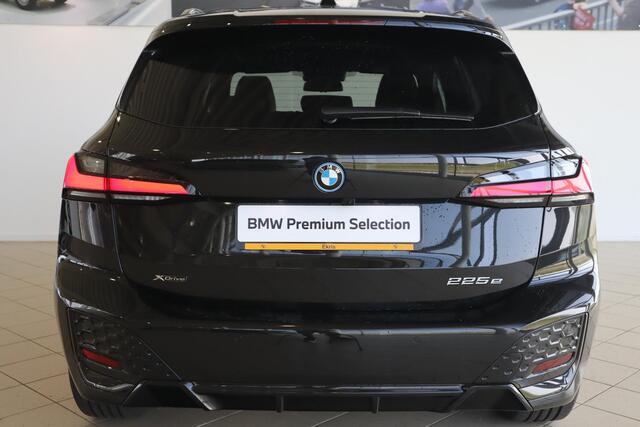 BMW 2-SERIE Active Tourer 225e xDrive M Sportpakket | Premium Pack | Stoelen pakket | Elektr. Trekhaak
