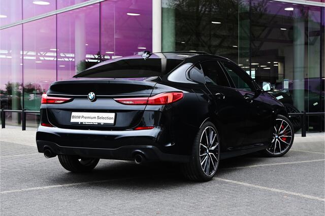 BMW 2-SERIE Gran Coupé 220i High Executive M Sport Automaat / Panoramadak / Adaptieve LED / Head-Up / Sportstoelen / Stuurverwarming / Live Cockpit Professional