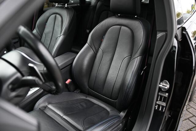 BMW 2-SERIE Gran Coupé 220i High Executive M Sport Automaat / Panoramadak / Adaptieve LED / Head-Up / Sportstoelen / Stuurverwarming / Live Cockpit Professional