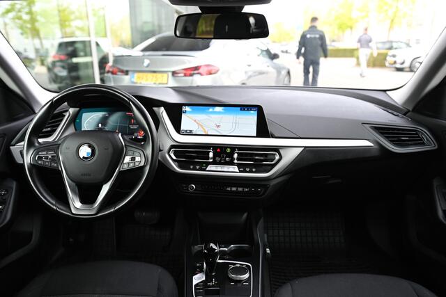 BMW 2-SERIE Gran Coupé 220i Executive Automaat / Adaptieve LED / Live Cockpit Professional / Cruise Control / Extra getint glas achter