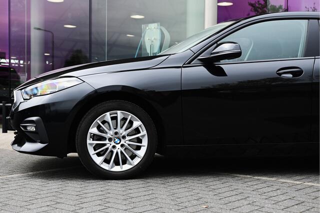 BMW 2-SERIE Gran Coupé 220i Executive Automaat / Adaptieve LED / Live Cockpit Professional / Cruise Control / Extra getint glas achter