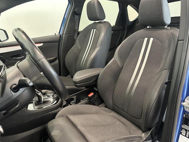 BMW 2-SERIE Active Tourer 218i High Executive | M Sport | Panoramadak | Trekhaak afneembaar | Parkeersensoren voor, achter en achteruitrijcamera