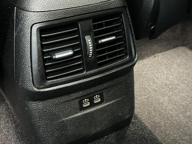 BMW 2-SERIE Active Tourer 218i High Executive | M Sport | Panoramadak | Trekhaak afneembaar | Parkeersensoren voor, achter en achteruitrijcamera