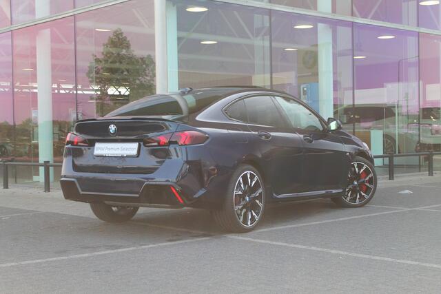 BMW 2-SERIE Gran Coupé 220 High Executive M Sport Automaat / Panoramadak / Sportstoelen / Adaptieve LED / M Adaptief onderstel / Comfort Access / Parking Assistant Plus