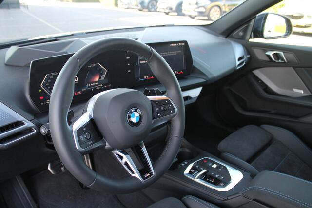 BMW 2-SERIE Gran Coupé 220 High Executive M Sport Automaat / Panoramadak / Sportstoelen / Adaptieve LED / M Adaptief onderstel / Comfort Access / Parking Assistant Plus