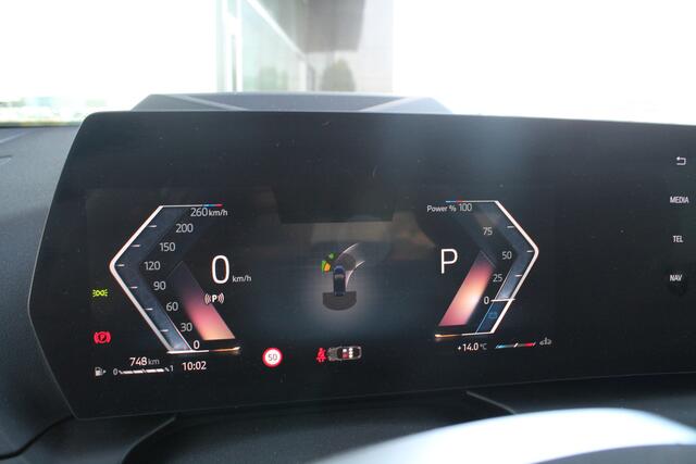 BMW 2-SERIE Gran Coupé 220 High Executive M Sport Automaat / Panoramadak / Sportstoelen / Adaptieve LED / M Adaptief onderstel / Comfort Access / Parking Assistant Plus