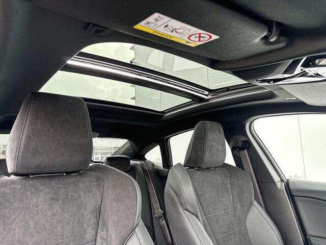 BMW 2-SERIE Gran Coupé 220 M-Sport / 19 inch / Driving Assistant / Camera / Harman Kardon Audio