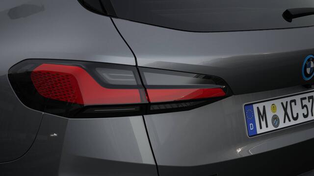 BMW 2-SERIE Active Tourer 225e xDrive High Executive M Sport Automaat / Panoramadak / Trekhaak / Sportstoelen / M Adaptief onderstel / Head-Up / Adaptieve LED / Parking Assistant Plus