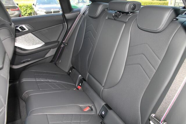 BMW 2-SERIE Gran Coupé 220 M Sport Automaat / Sportstoelen / Achteruitrijcamera / Comfort Access / M Adaptief onderstel / Adaptieve LED / Parking Assistant