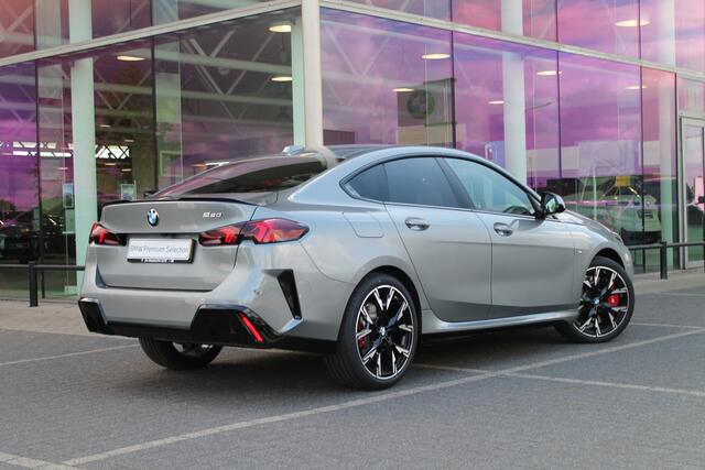 BMW 2-SERIE Gran Coupé 220 M Sport Automaat / Sportstoelen / Achteruitrijcamera / Comfort Access / M Adaptief onderstel / Adaptieve LED / Parking Assistant