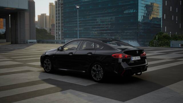 BMW 2-SERIE Gran Coupé 220 M Sport Automaat / Trekhaak / Sportstoelen / Achteruitrijcamera / M Adaptief onderstel / Parking Assistant