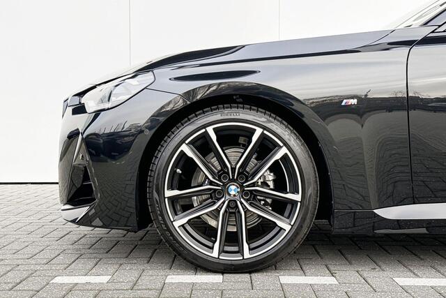 BMW 2-SERIE Coupé 218i | M Sport | Parking Assistant | Getinte Ruiten