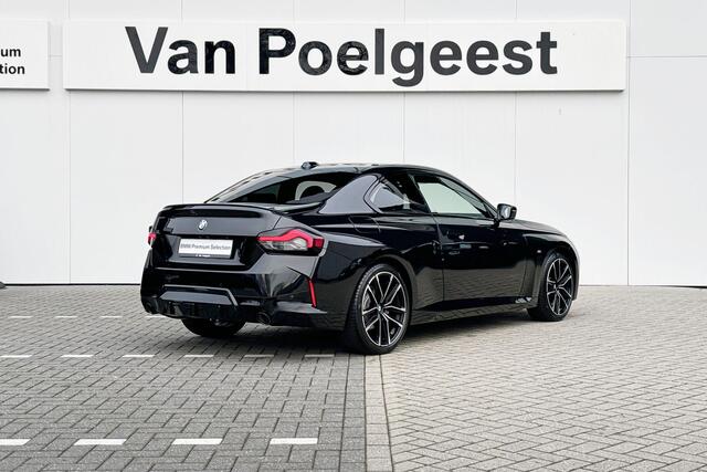 BMW 2-SERIE Coupé 218i | M Sport | Parking Assistant | Getinte Ruiten