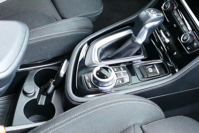 BMW 2-SERIE Active Tourer 218i High Executive. Elek A Klep, Navi, Clima, Led Koplampen, Afn Haak 1300kg