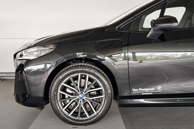 BMW 2-SERIE Active Tourer 225e xDrive | Stuurwielrand verwarmd | Glazen panoramadak