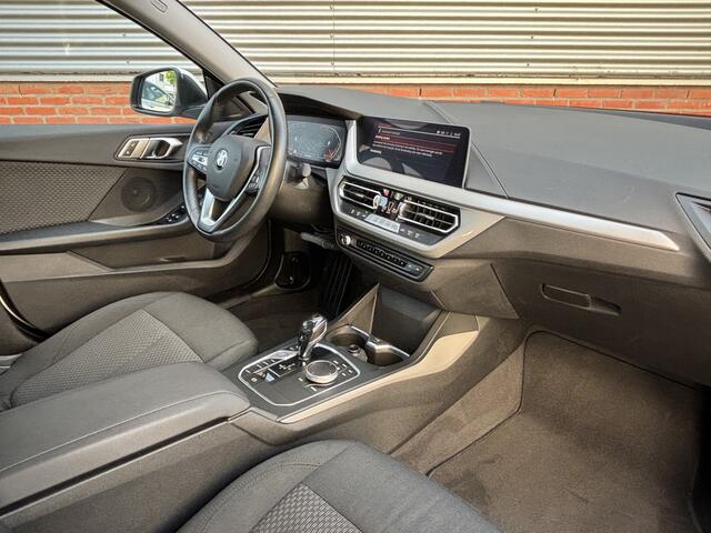 BMW 2-SERIE Gran Coupé 218i Executive | 18 inch BMW M Sport Velgen | LED |