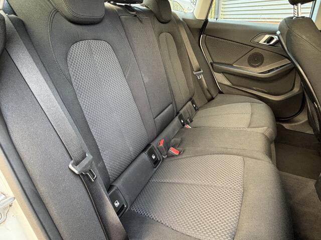 BMW 2-SERIE Gran Coupé 218i Executive | 18 inch BMW M Sport Velgen | LED |