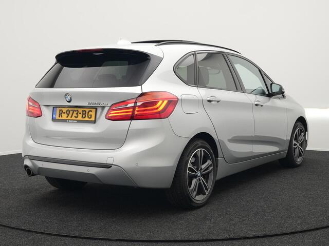 BMW 2-SERIE Active Tourer 225xe iPerformance Sportline Plug In Hybrid 225pk PHEV | Panodak | Sportstoelen Memory | Camera | Stoelverwarming | Navi Full Map | Keyless | LED |