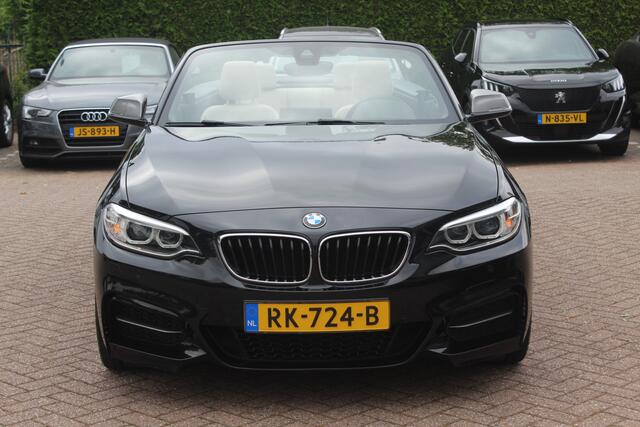BMW 2-SERIE Cabrio M240i xDrive High Exe. M Sport / Camera / Leder / Harman Kardon / 18'' / Keyless / Navigatie / Stuurverwarming / DAB / Windscherm / Stoelverwarming / Cruise Control