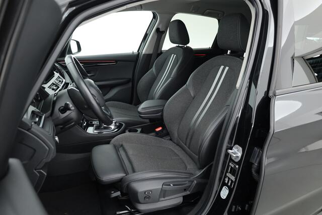 BMW 2-SERIE Active Tourer 220i 192pk | Navi | Afn. Trekhaak | Camera | Keyless | LED | Stoelverw. | 17''