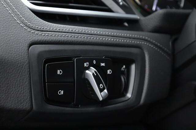 BMW 2-SERIE Active Tourer 220i 192pk | Navi | Afn. Trekhaak | Camera | Keyless | LED | Stoelverw. | 17''