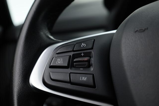 BMW 2-SERIE Active Tourer 220i 192pk | Navi | Afn. Trekhaak | Camera | Keyless | LED | Stoelverw. | 17''