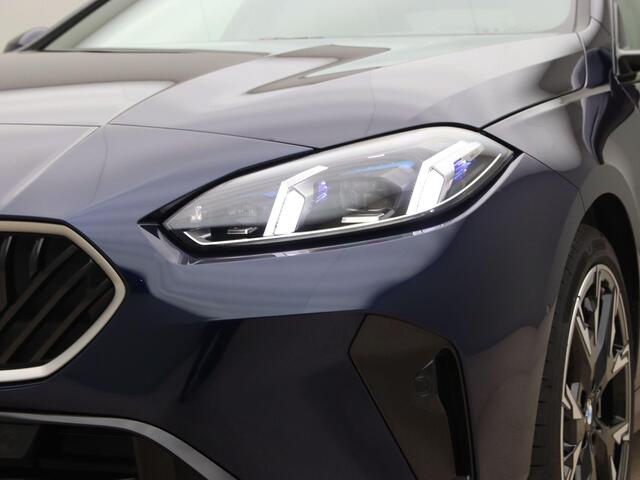 BMW 2-SERIE 220 Gran Coupé | Glazendak | 19inch | Elektrisch verstelbare stoelen | Panoramadak | Trekhaak