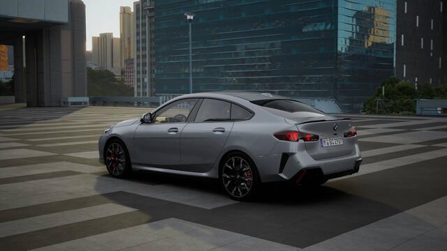 BMW 2-SERIE Gran Coupé 220 M Sport Automaat / Sportstoelen / Achteruitrijcamera / Adaptieve LED / M Adaptief onderstel / Comfort Access / Stuurverwarming