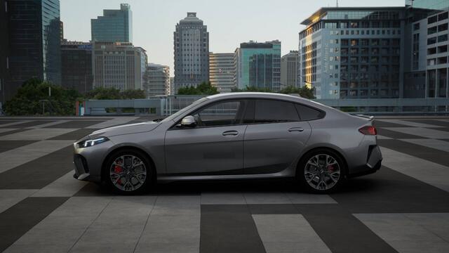 BMW 2-SERIE Gran Coupé 220 M Sport Automaat / Sportstoelen / Achteruitrijcamera / Adaptieve LED / M Adaptief onderstel / Comfort Access / Parking Assistant / Stoelverwarming