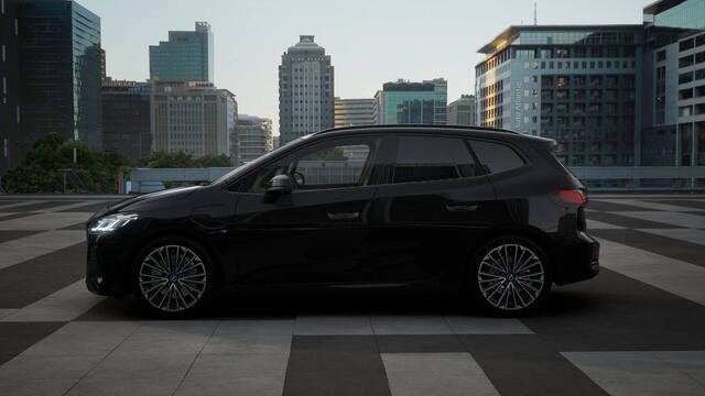 BMW 2-SERIE Active Tourer 225e xDrive High Executive M Sport Automaat / Panoramadak / Trekhaak / Sportstoelen / Adaptieve LED / M Adaptief onderstel / Parking Assistant Plus / Head-Up / Comfort Access