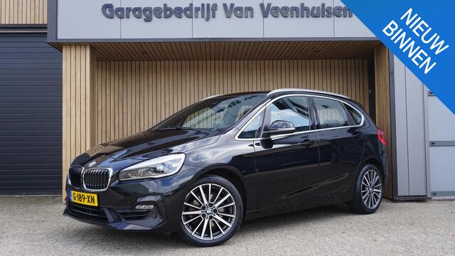 BMW 2-SERIE Active Tourer 220i 190pk Sportline High Executive Pano.Dak Leder LED Head-up 18inch LM Trekhaak A-Camera *NL auto* 70453km!