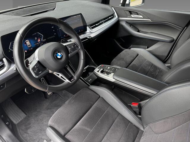 BMW 2-SERIE Active Tourer 218i M Sportpakket | 17 inch LM M Dubbelspaak | Achteruitrijcamera | Parking Assistant | Alarmsysteem klasse 3